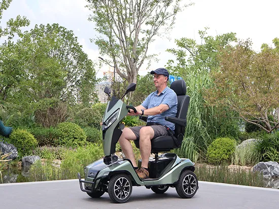 Four Wheels Heavy Duty Mobility Four Wheel Drive Scooter with Handicapped Electric Scooters (EML49A